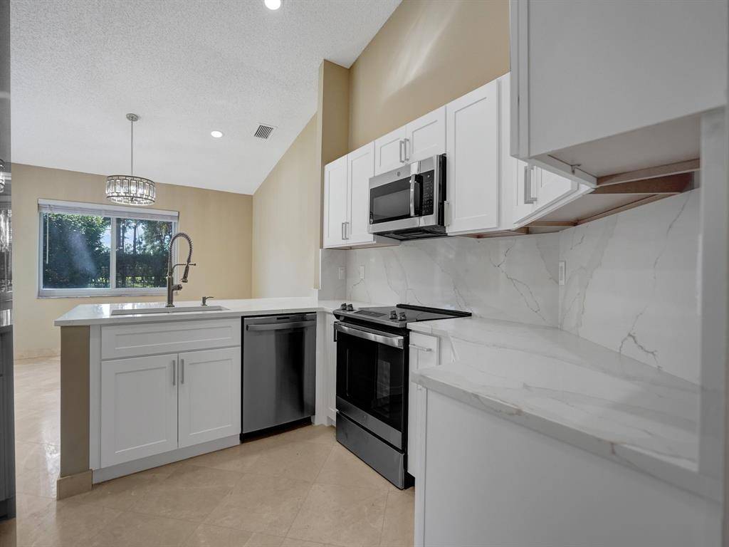 Coral Springs, FL 33067,8452 NW 47th St