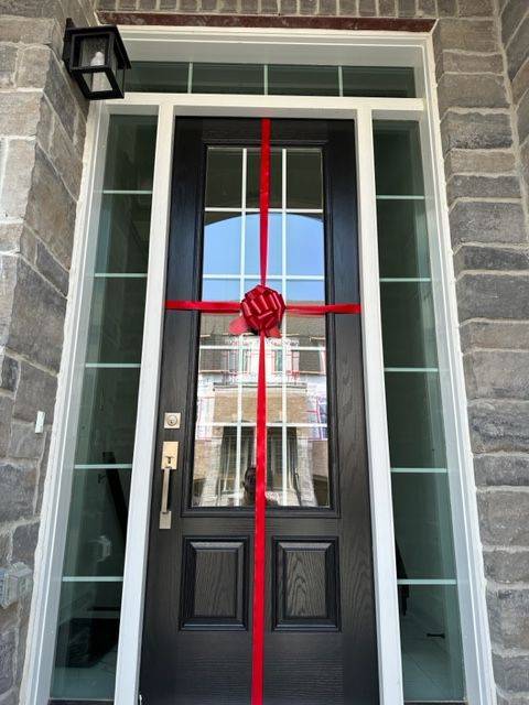 East Gwillimbury, ON L0G 1M0,8 Andrew Knowles LN