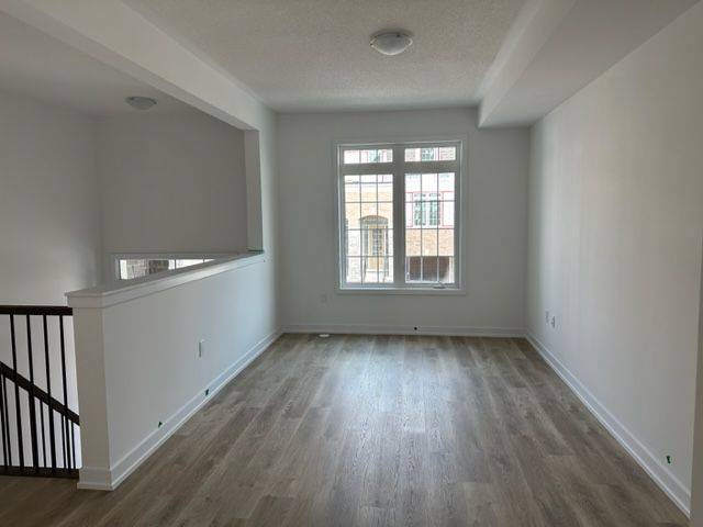 East Gwillimbury, ON L0G 1M0,8 Andrew Knowles LN