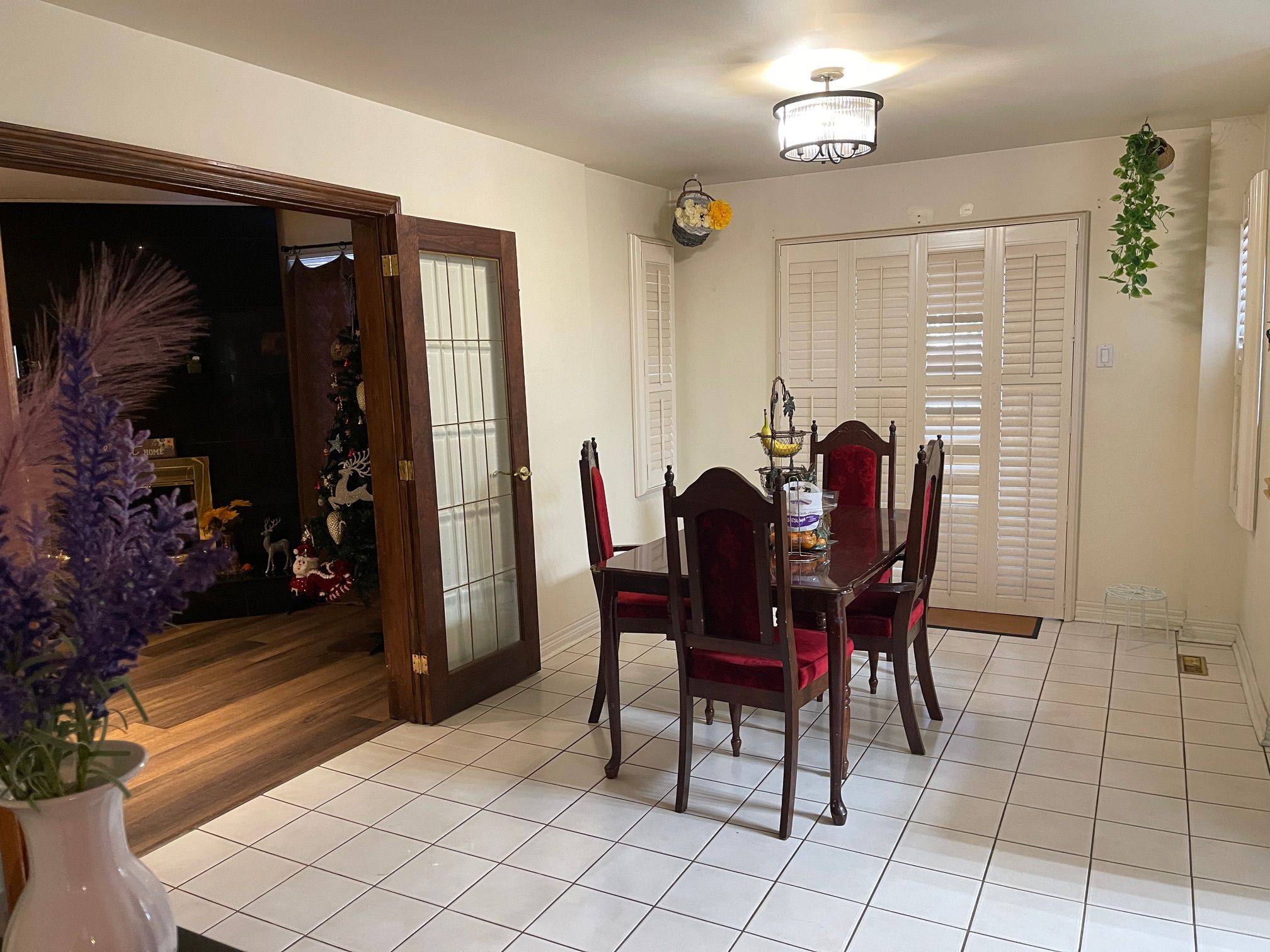 Mississauga, ON L5R 2W5,5103 Rising Star CT