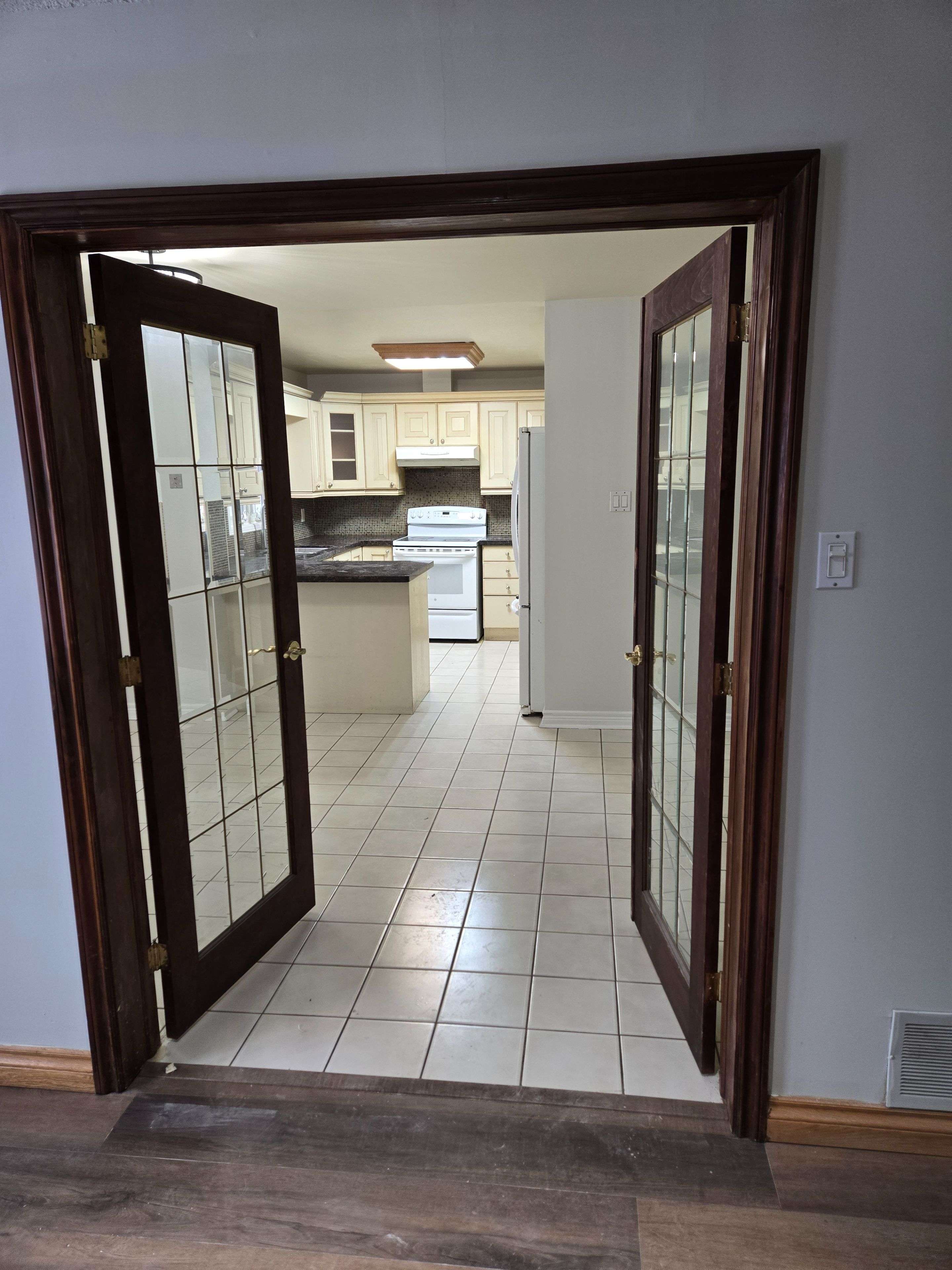 Mississauga, ON L5R 2W5,5103 Rising Star CT