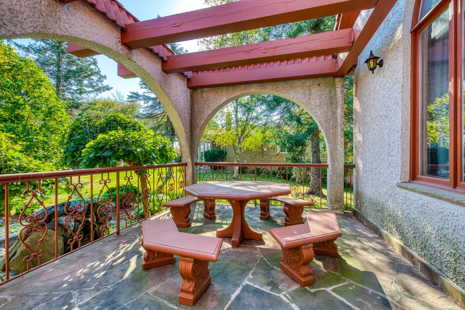 Caledon, ON L7E 3K1,1 Farmer's LN