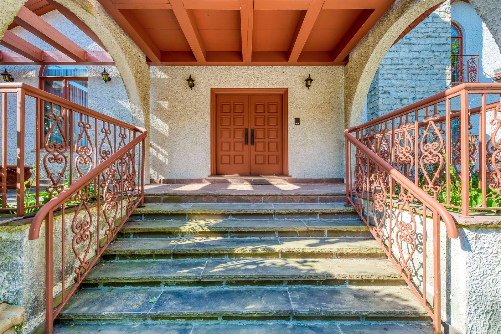 Caledon, ON L7E 3K1,1 Farmer's LN