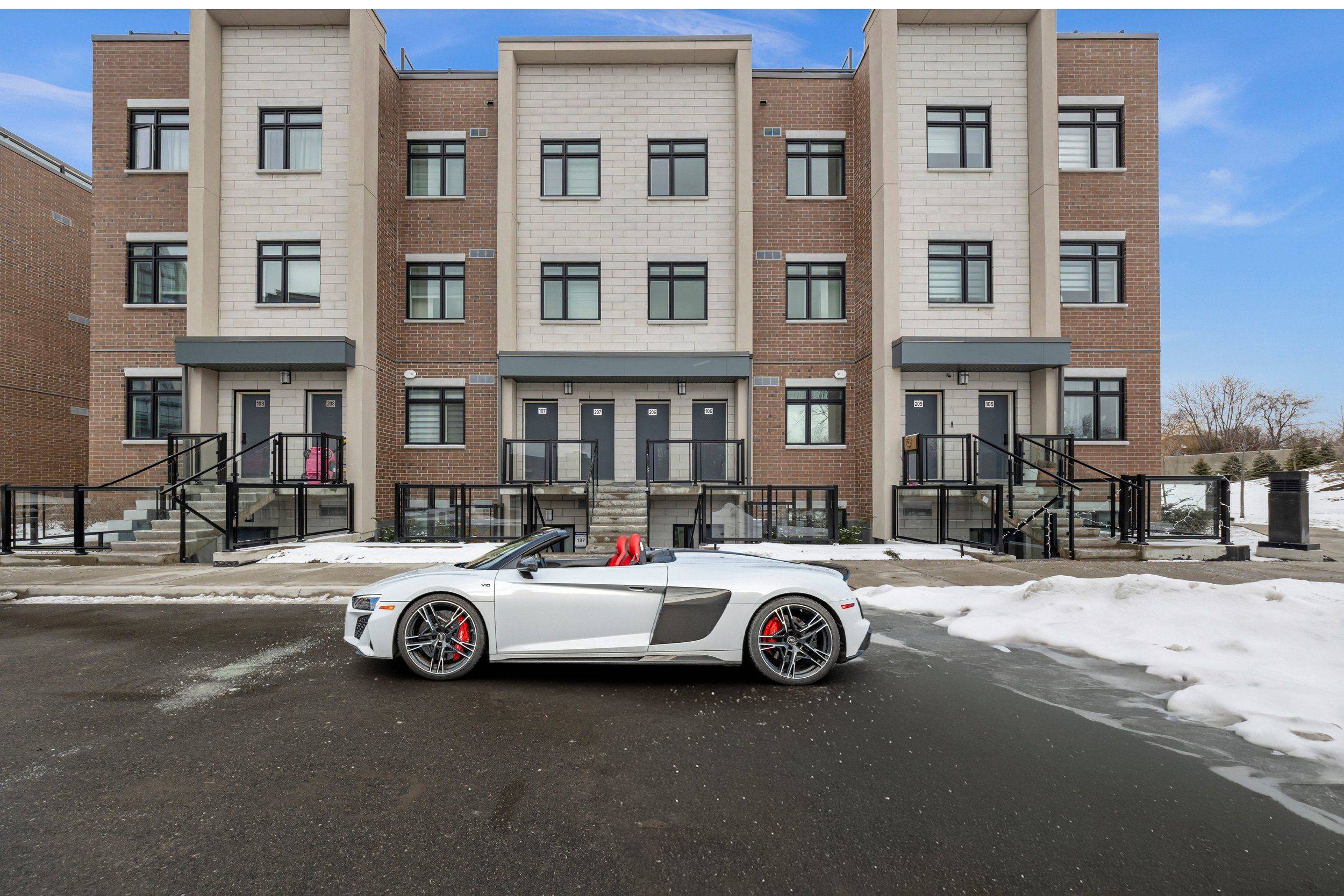 Mississauga, ON L5G 0C6,1115 Douglas Mccurdy Common #106