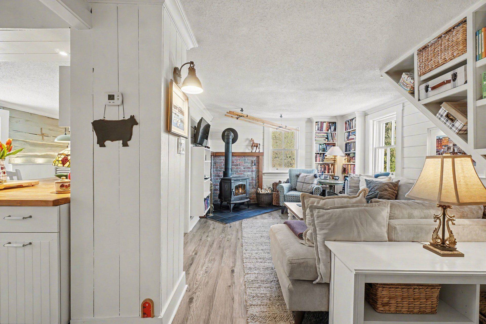 Stittsville - Munster - Richmond, ON K0A 2Z0,5954 Ottawa ST