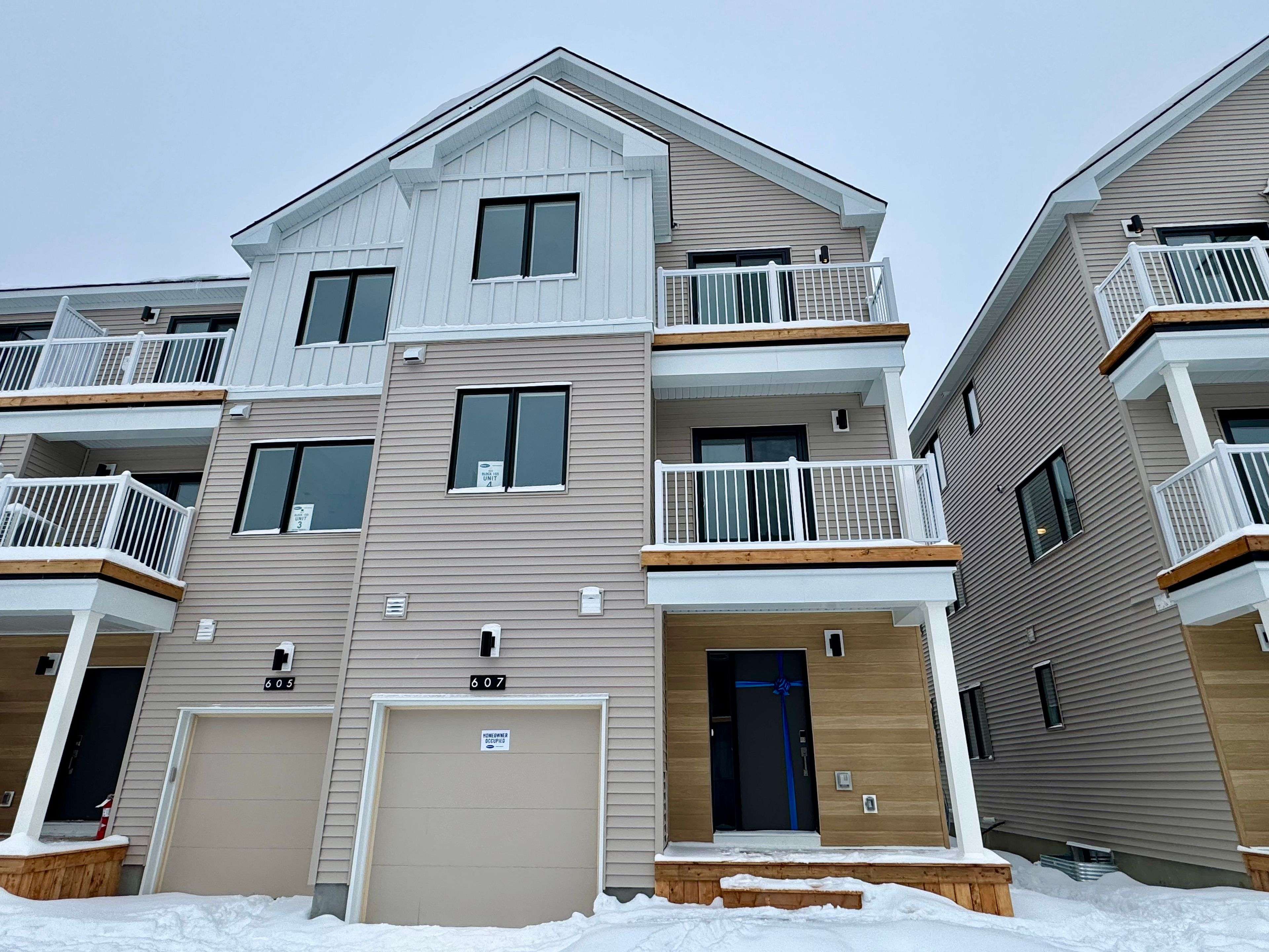 Kanata, ON K2W 0N9,607 Bee Pollen WAY