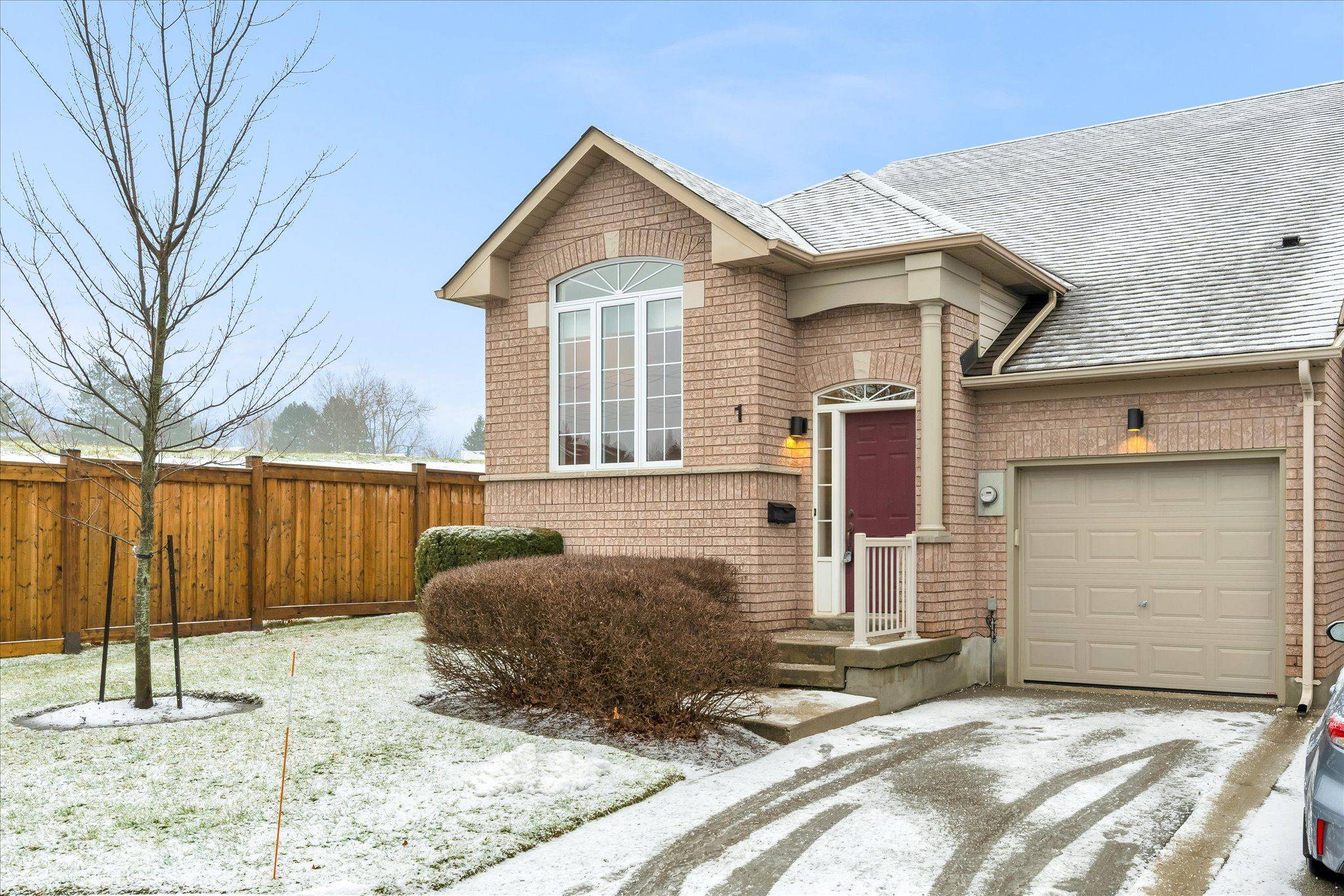 Hamilton, ON L9H 7N9,10 Davidson BLVD #1