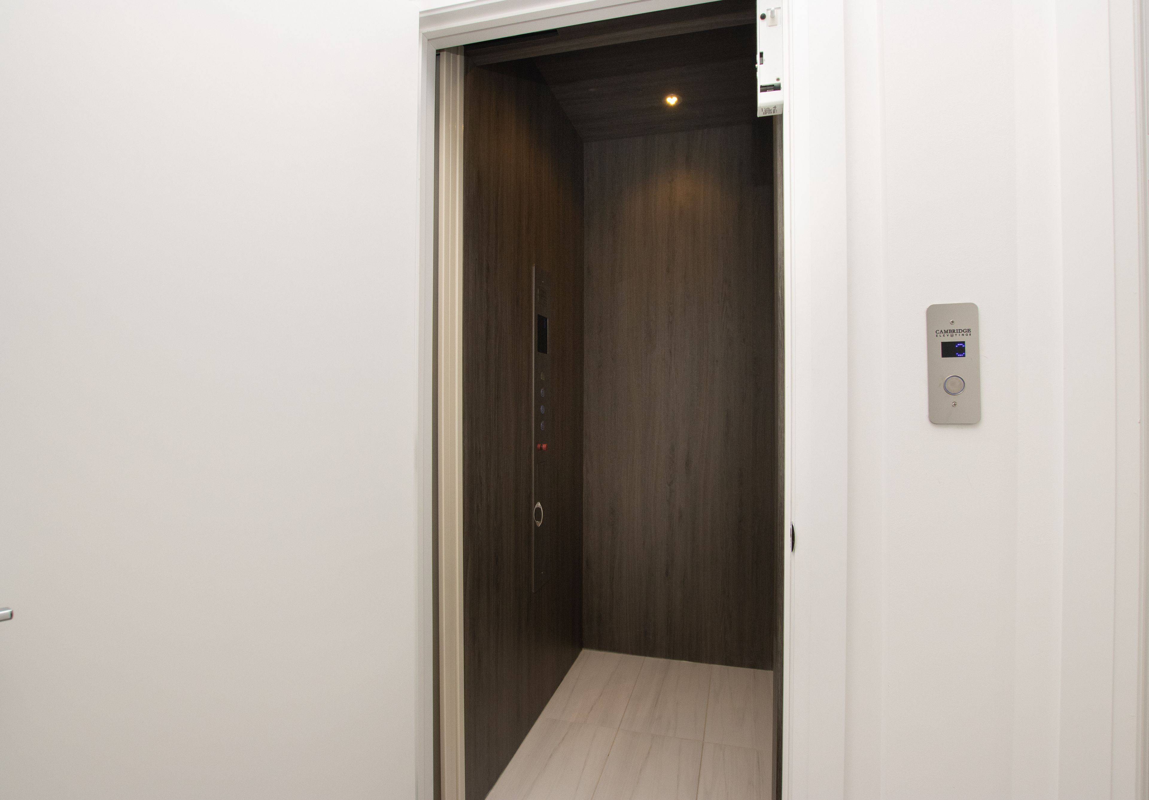 London North, ON N6H 0H2,495 Oakridge DR #11