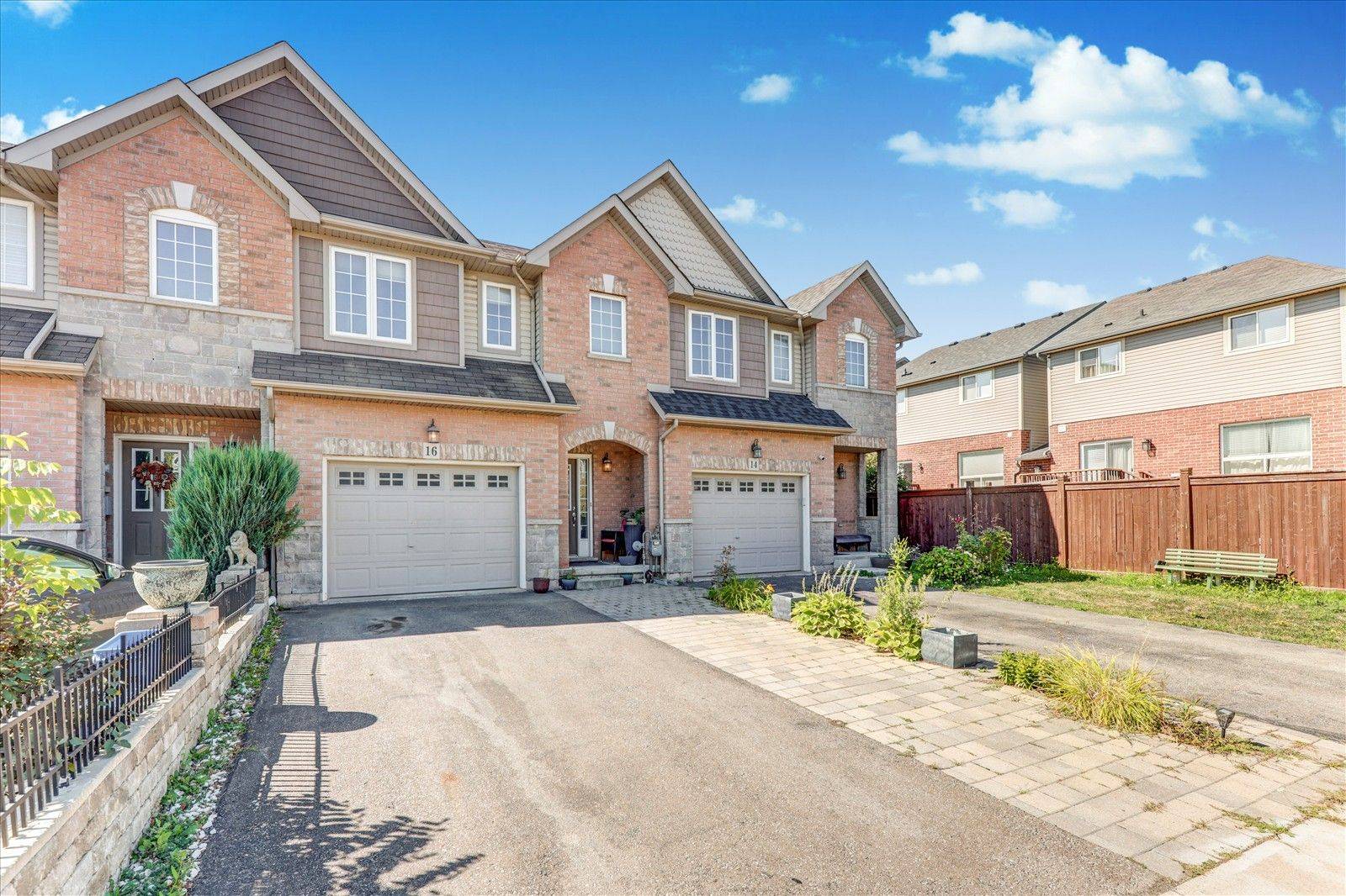 Hamilton, ON L8E 5C3,16 Palacebeach TRL