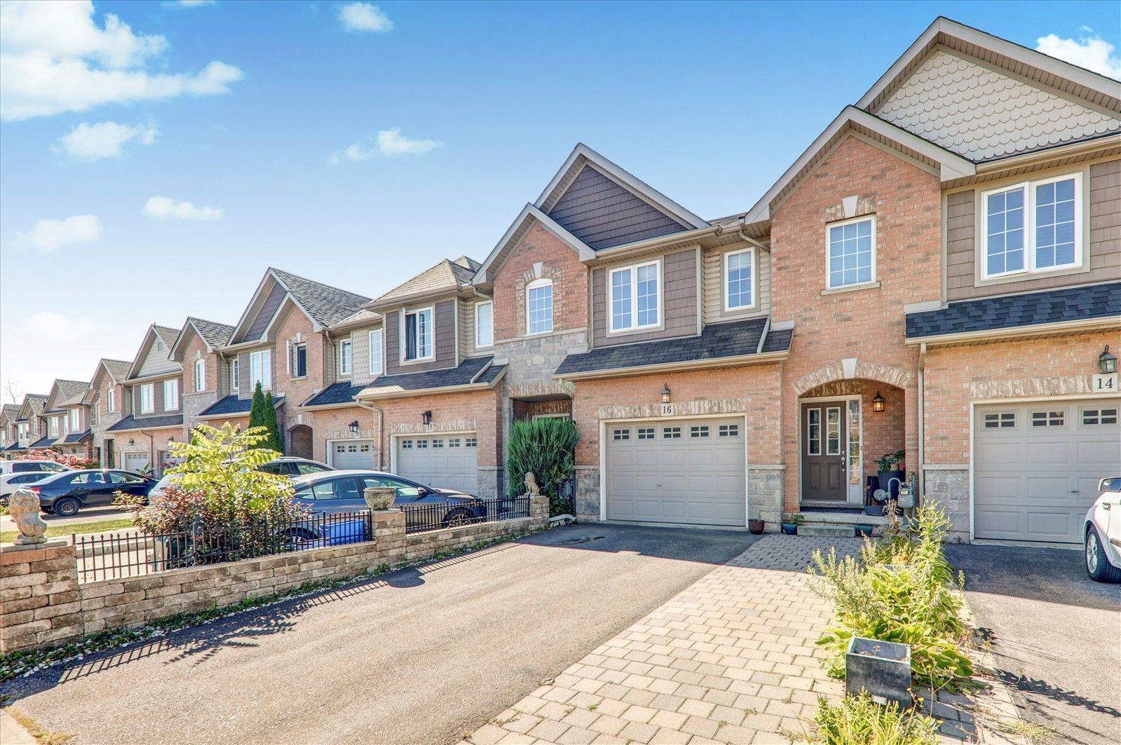 Hamilton, ON L8E 5C3,16 Palacebeach TRL