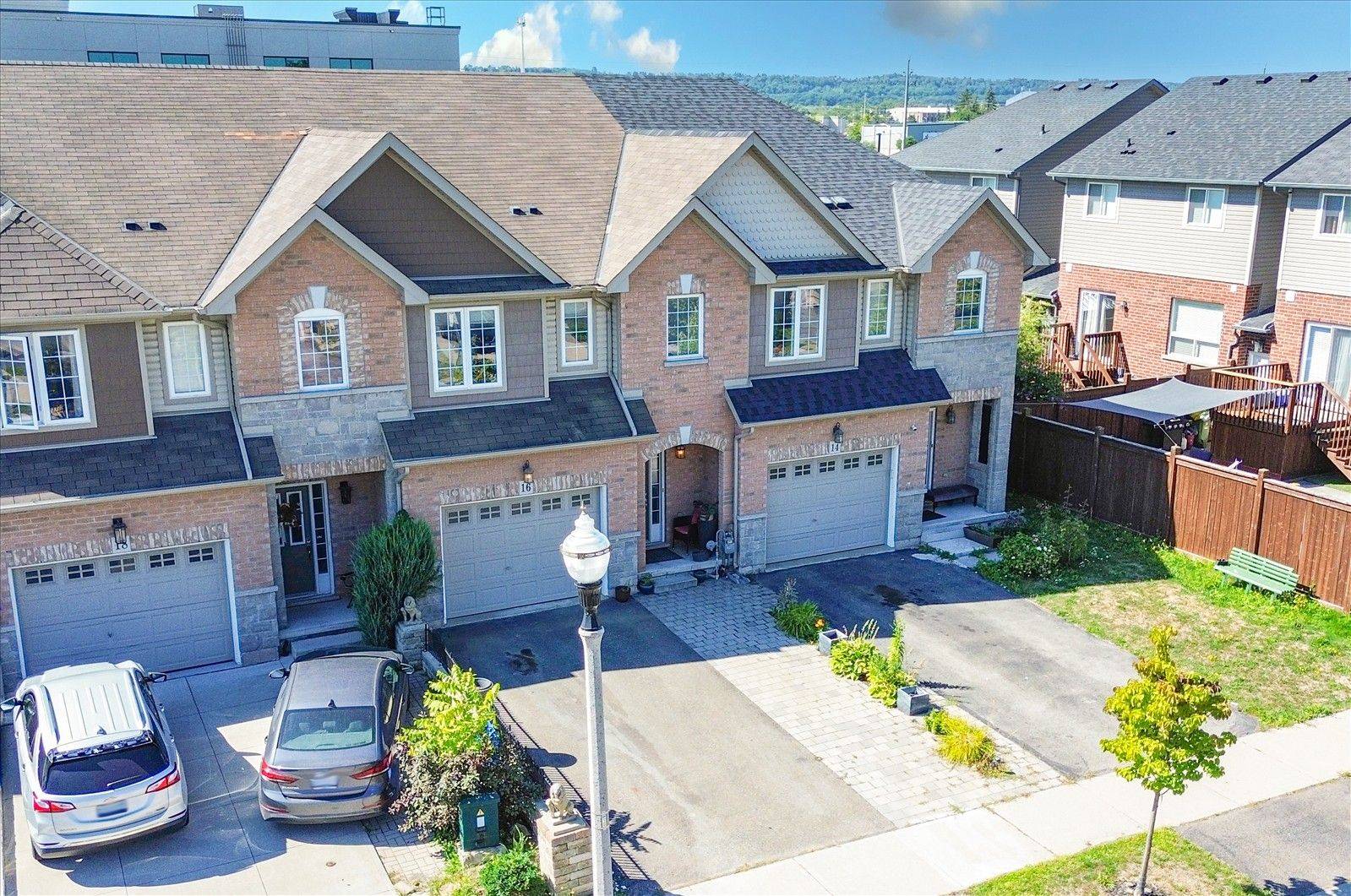 Hamilton, ON L8E 5C3,16 Palacebeach TRL