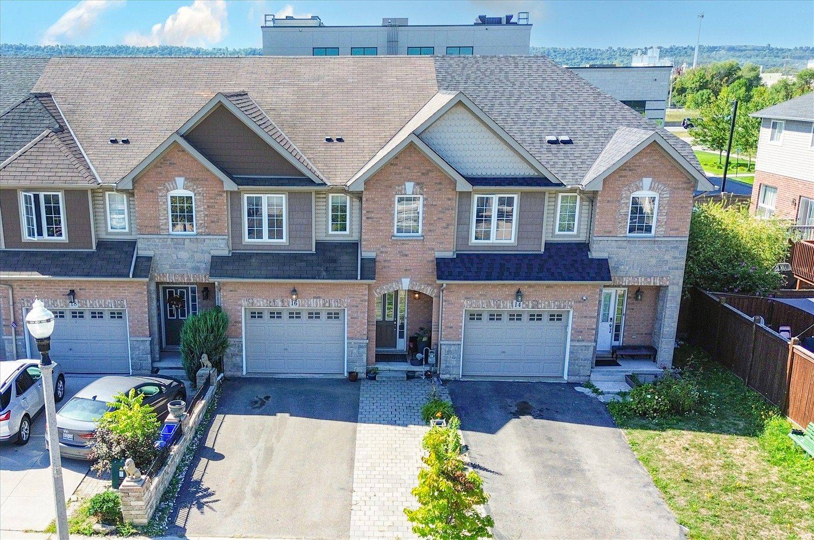 Hamilton, ON L8E 5C3,16 Palacebeach TRL