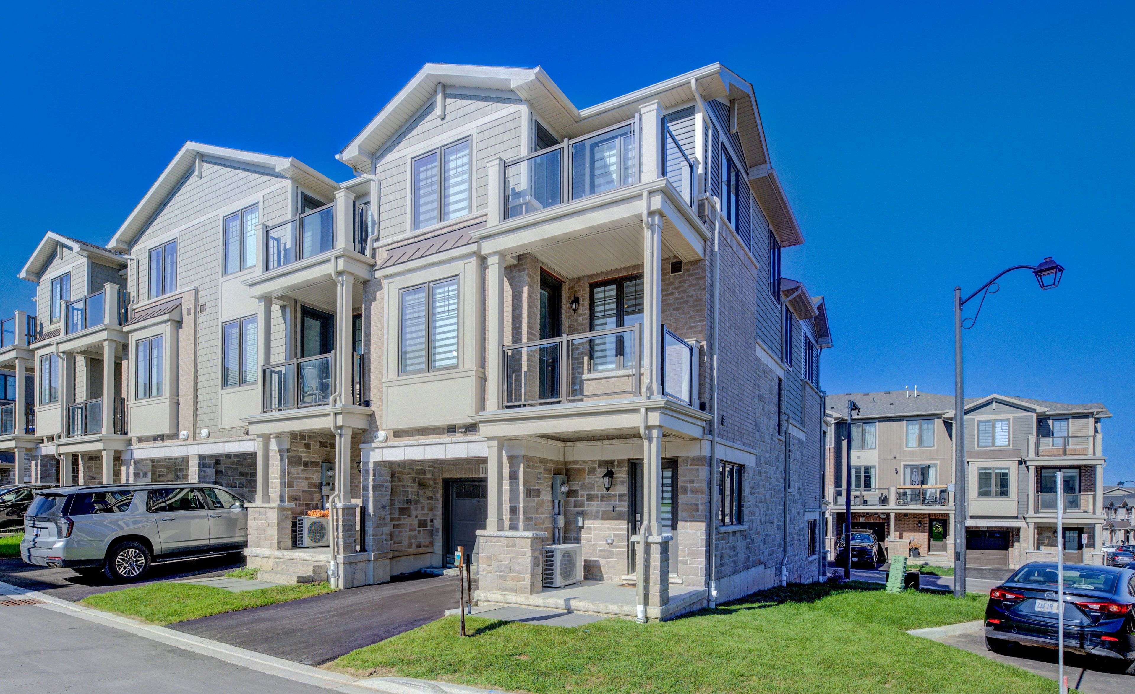 Cambridge, ON N1R 0C6,10 BIRMINGHAM DR #116