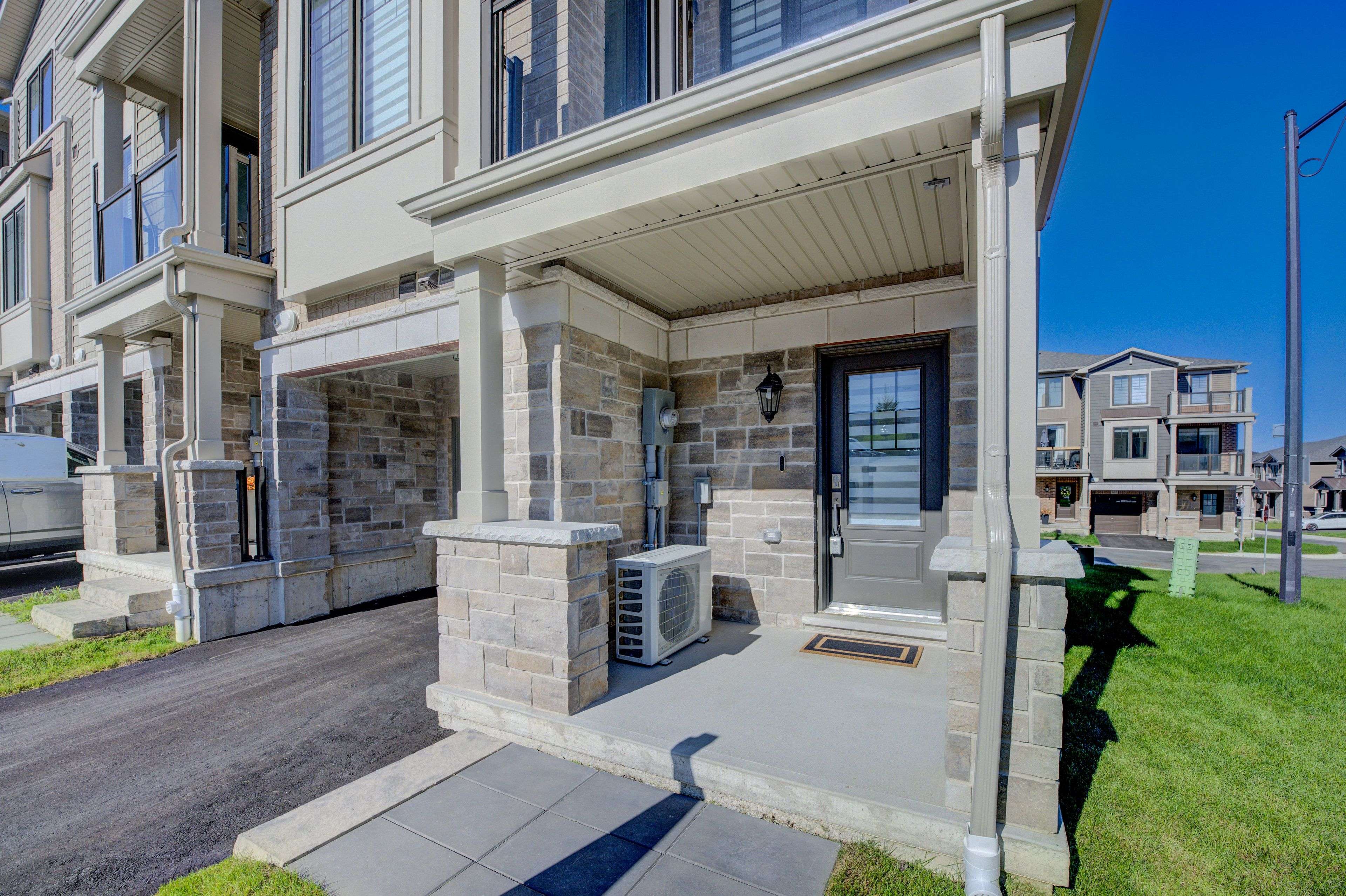 Cambridge, ON N1R 0C6,10 BIRMINGHAM DR #116