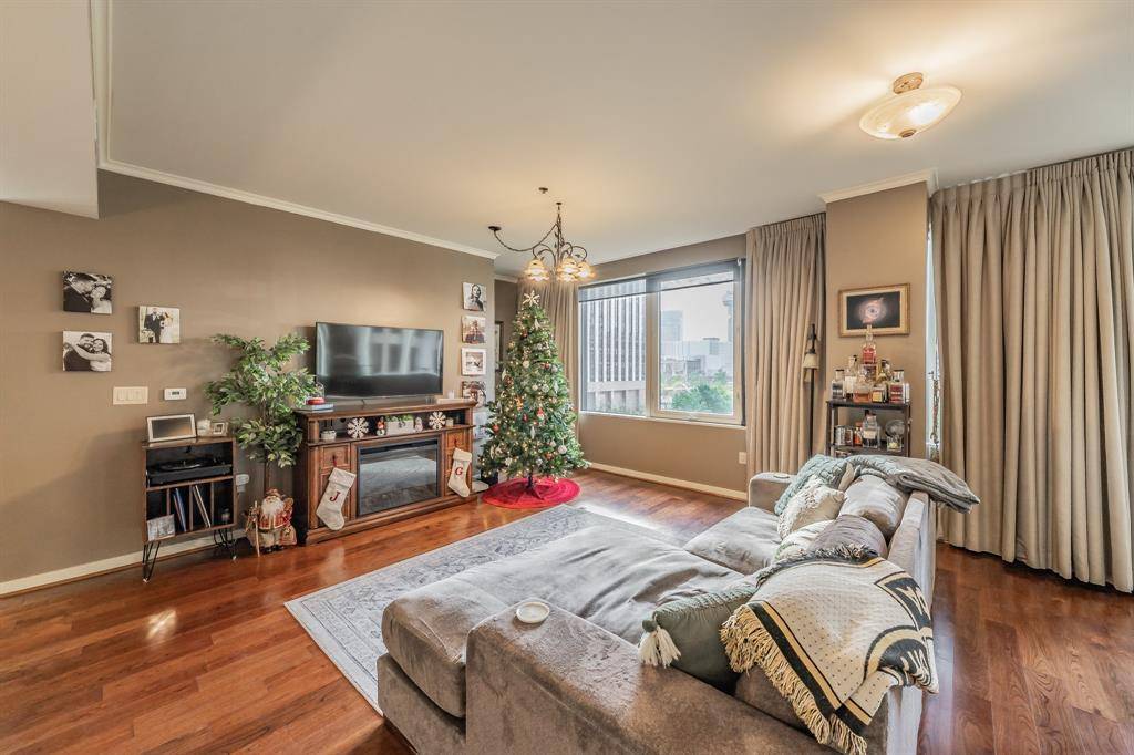 Dallas, TX 75202,1200 Main Street #306