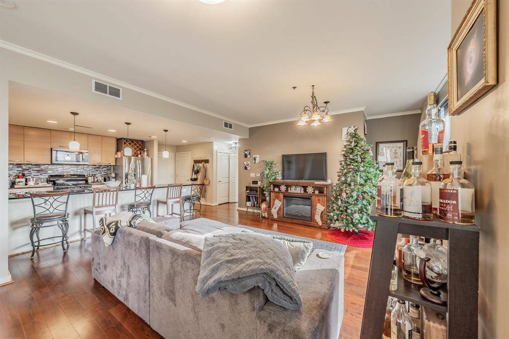 Dallas, TX 75202,1200 Main Street #306