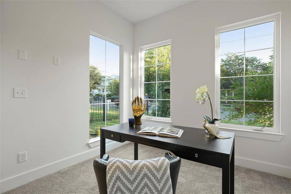 Dallas, TX 75208,933 W 8th Street