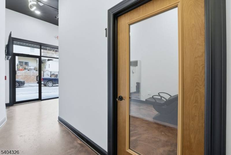 Newark City, NJ 07107,109 N 7Th St