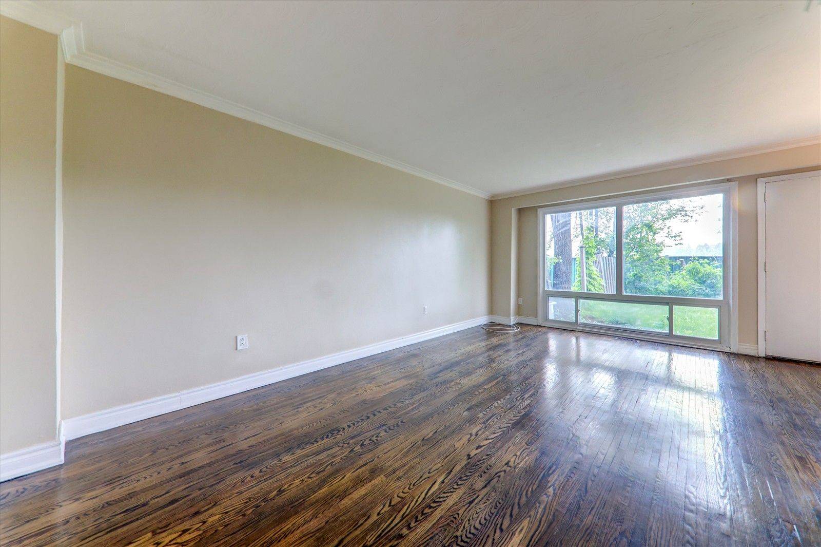 Toronto C15, ON M2K 1A3,59A Talara DR S