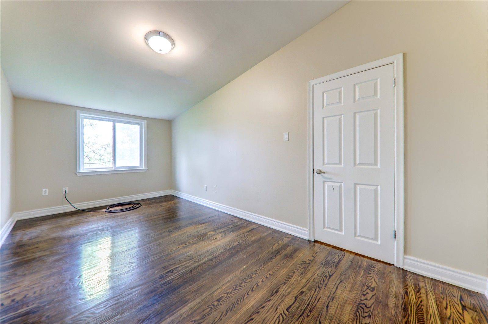 Toronto C15, ON M2K 1A3,59A Talara DR S