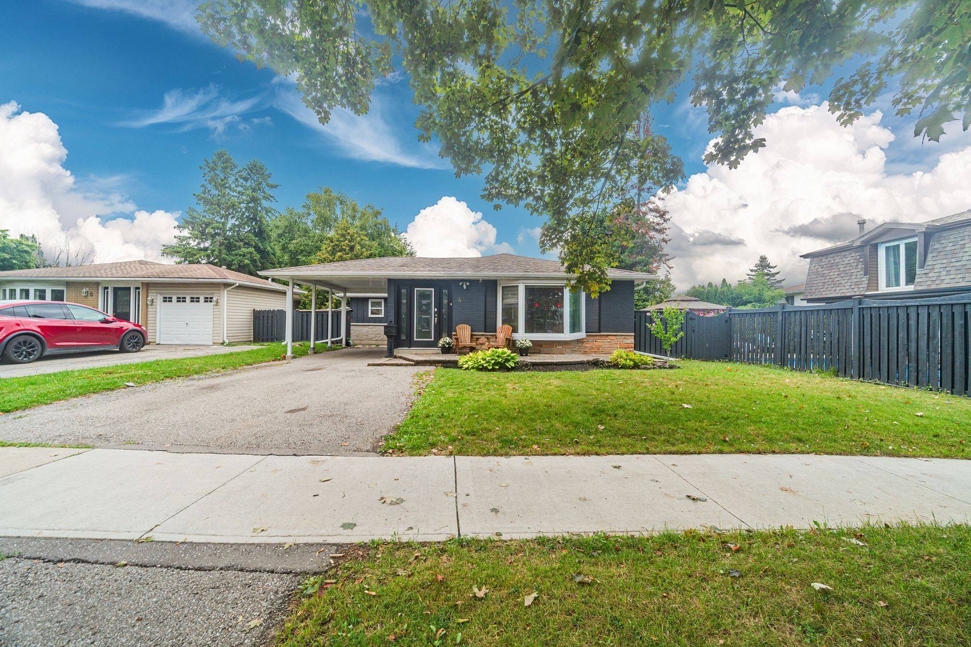 Aurora, ON L4G 2Z1,4 Devins DR