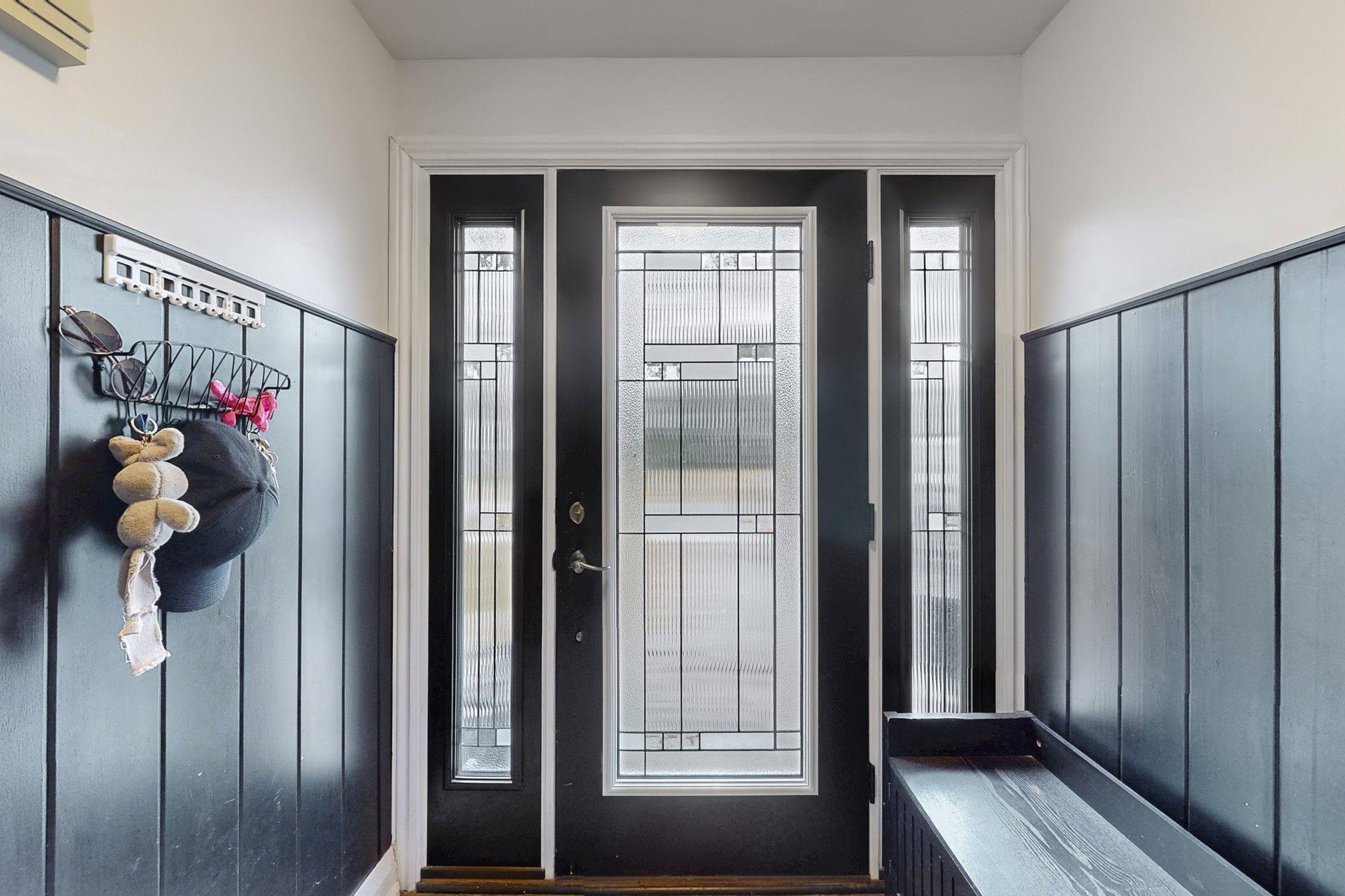 Aurora, ON L4G 2Z1,4 Devins DR