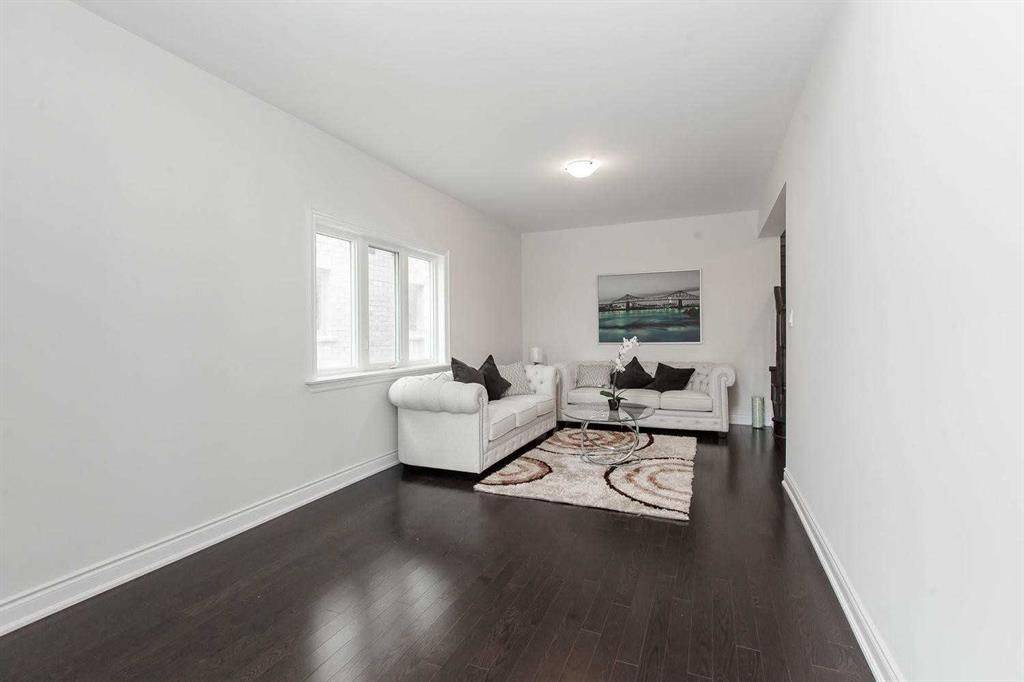 Bradford West Gwillimbury, ON L3Z 0X8,109 Milby CRES