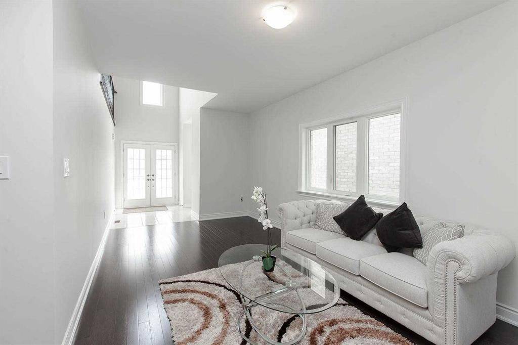 Bradford West Gwillimbury, ON L3Z 0X8,109 Milby CRES