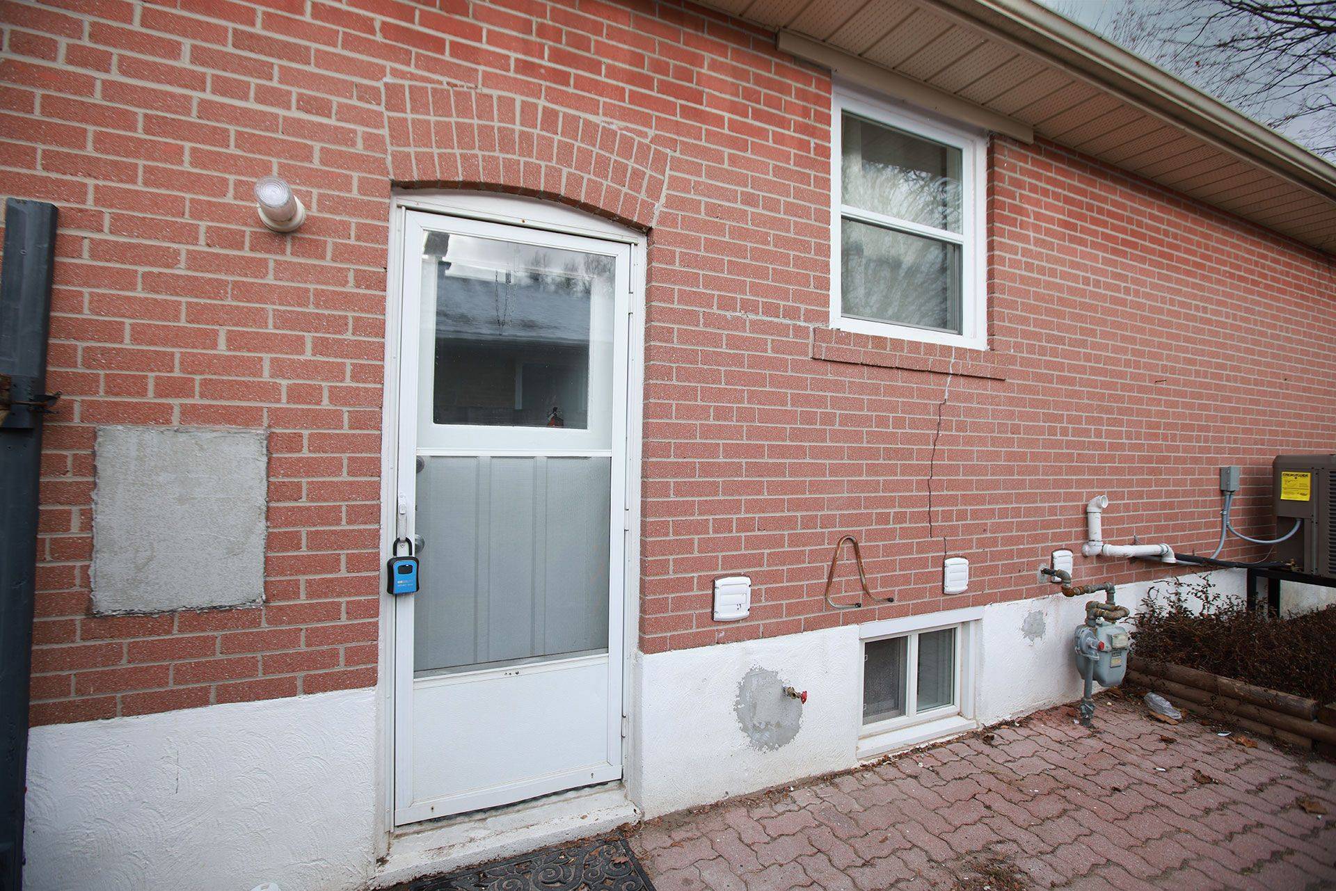 Newmarket, ON L3Y 4P9,63 Newbury DR #Bsmt