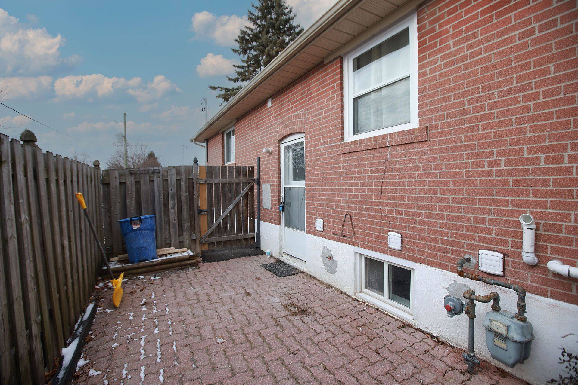 Newmarket, ON L3Y 4P9,63 Newbury DR #Bsmt