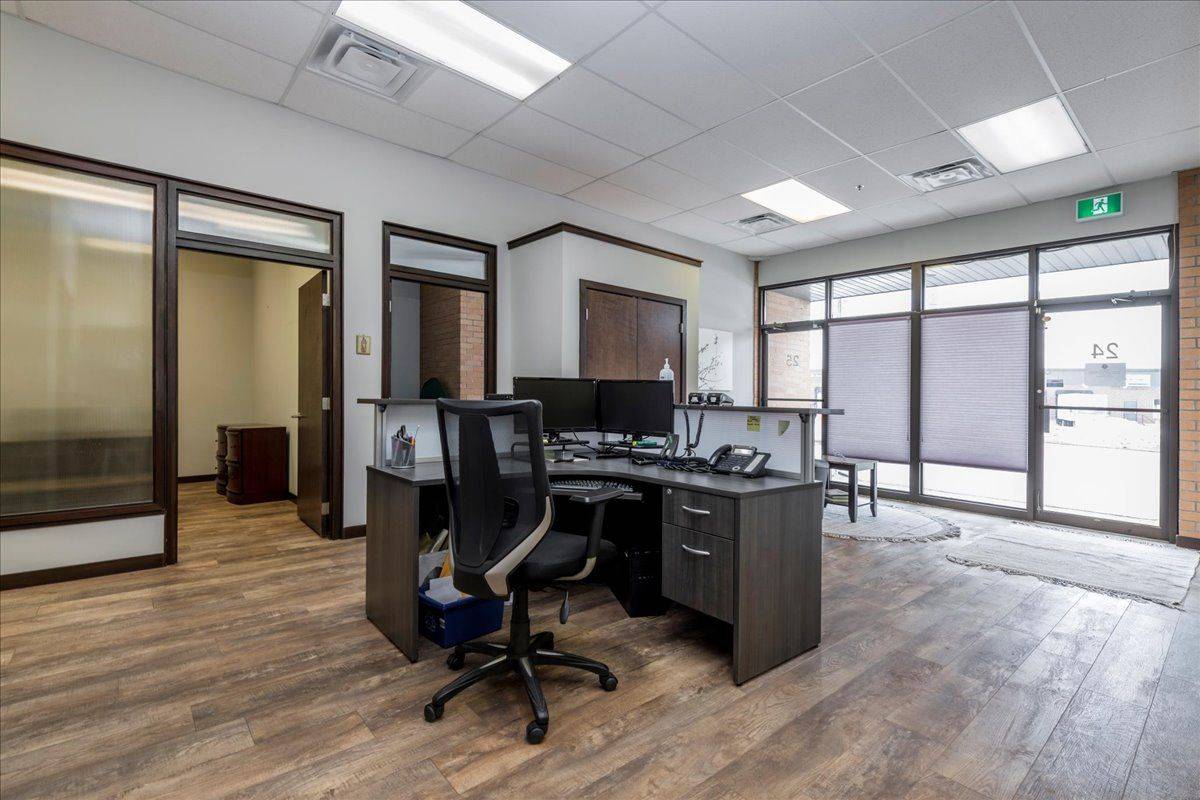 Barrie, ON L4N 7W5,11 Patterson RD #24 & 25