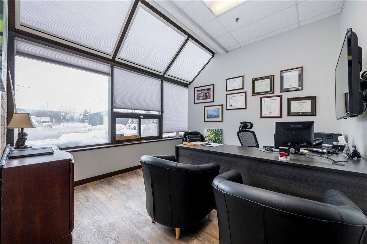 Barrie, ON L4N 7W5,11 Patterson RD #24 & 25