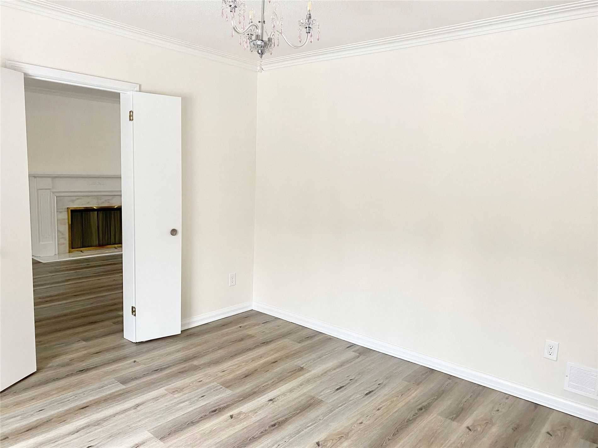 Oakville, ON L6J 1W3,1268 Cleaver DR