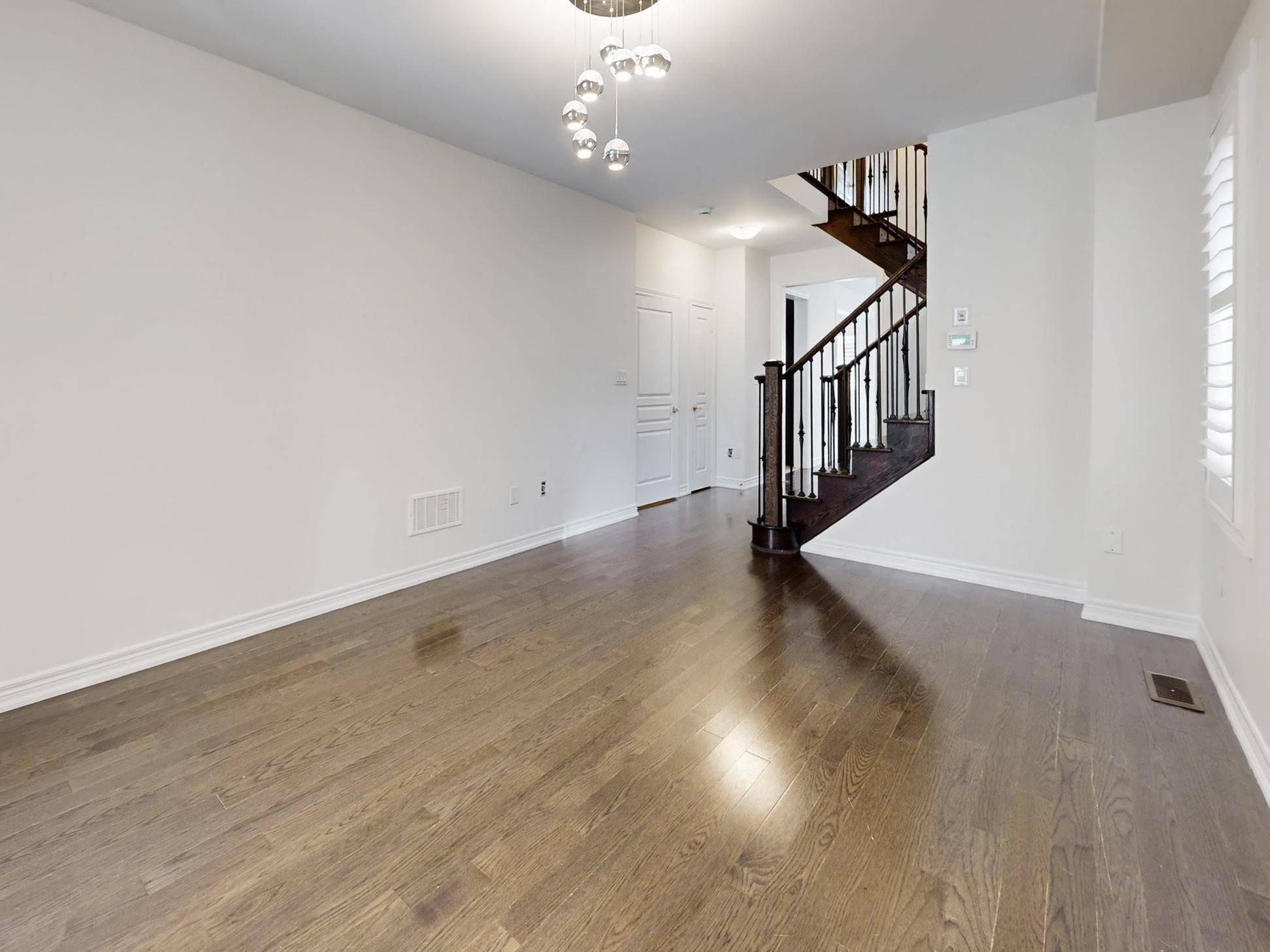 Brampton, ON L7A 4J5,10 Lloyd CRES