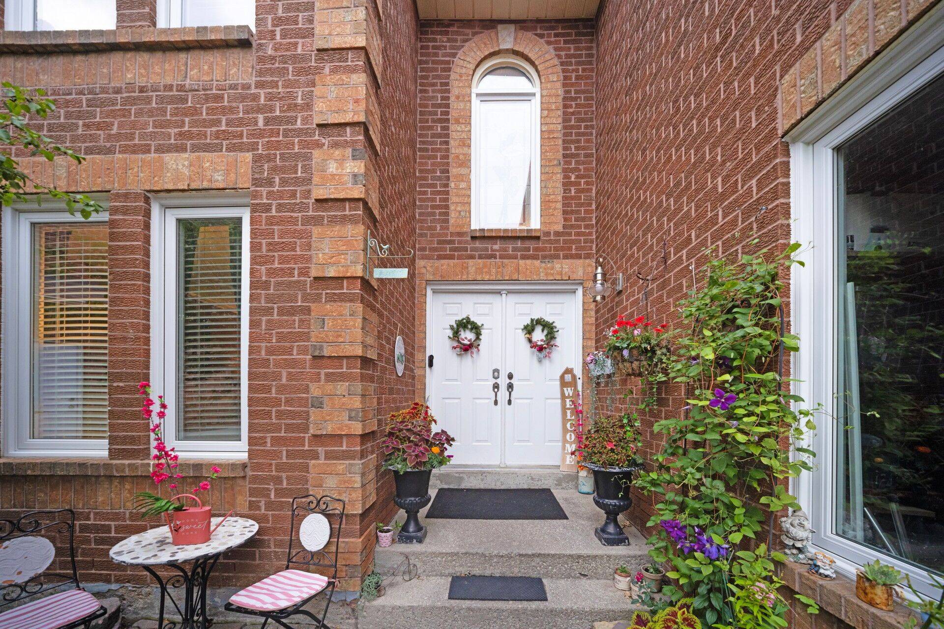 Brampton, ON L6S 5V8,74 Leeward DR N