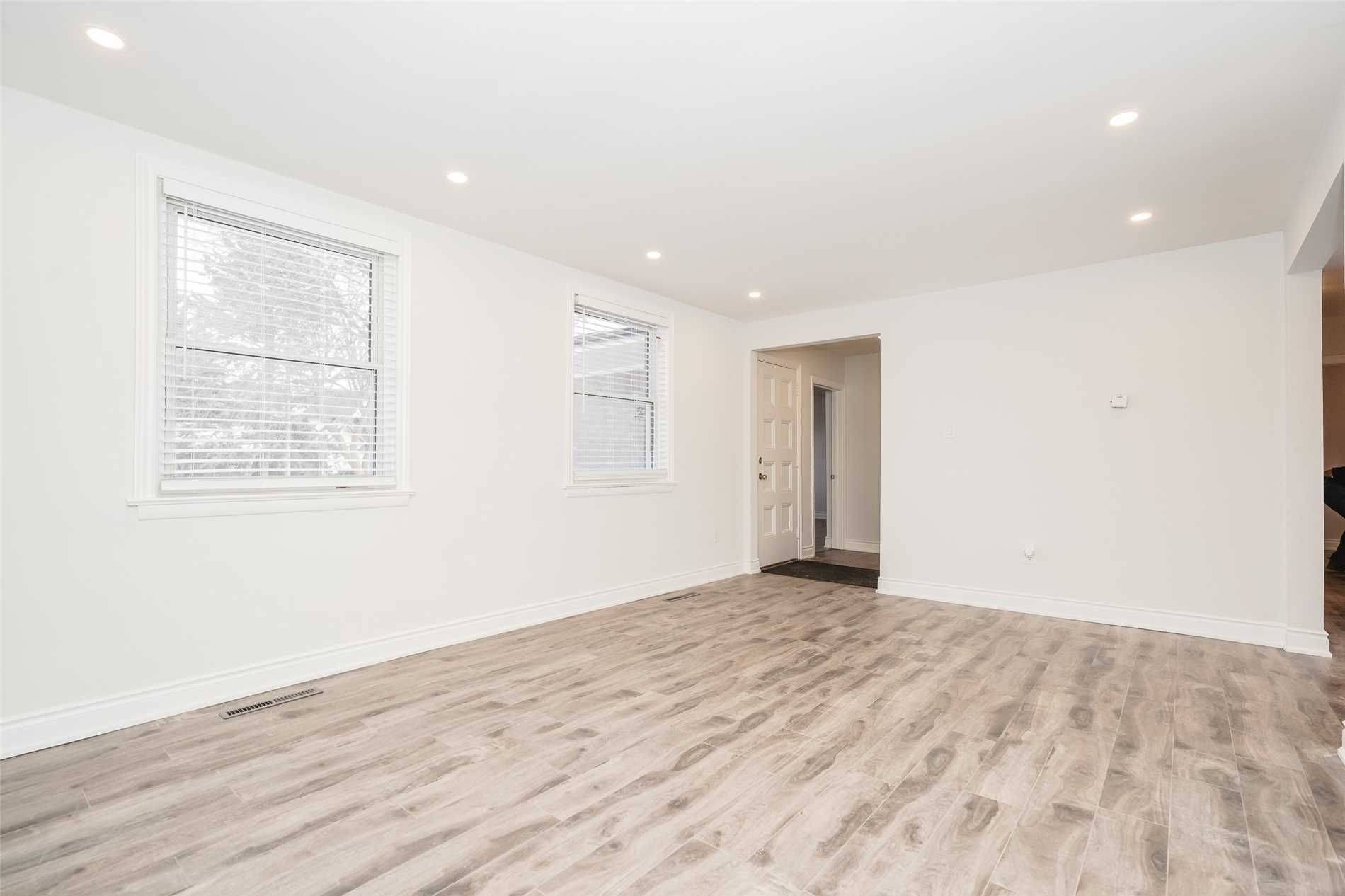 Burlington, ON L7L 2N4,224 POPLAR DR