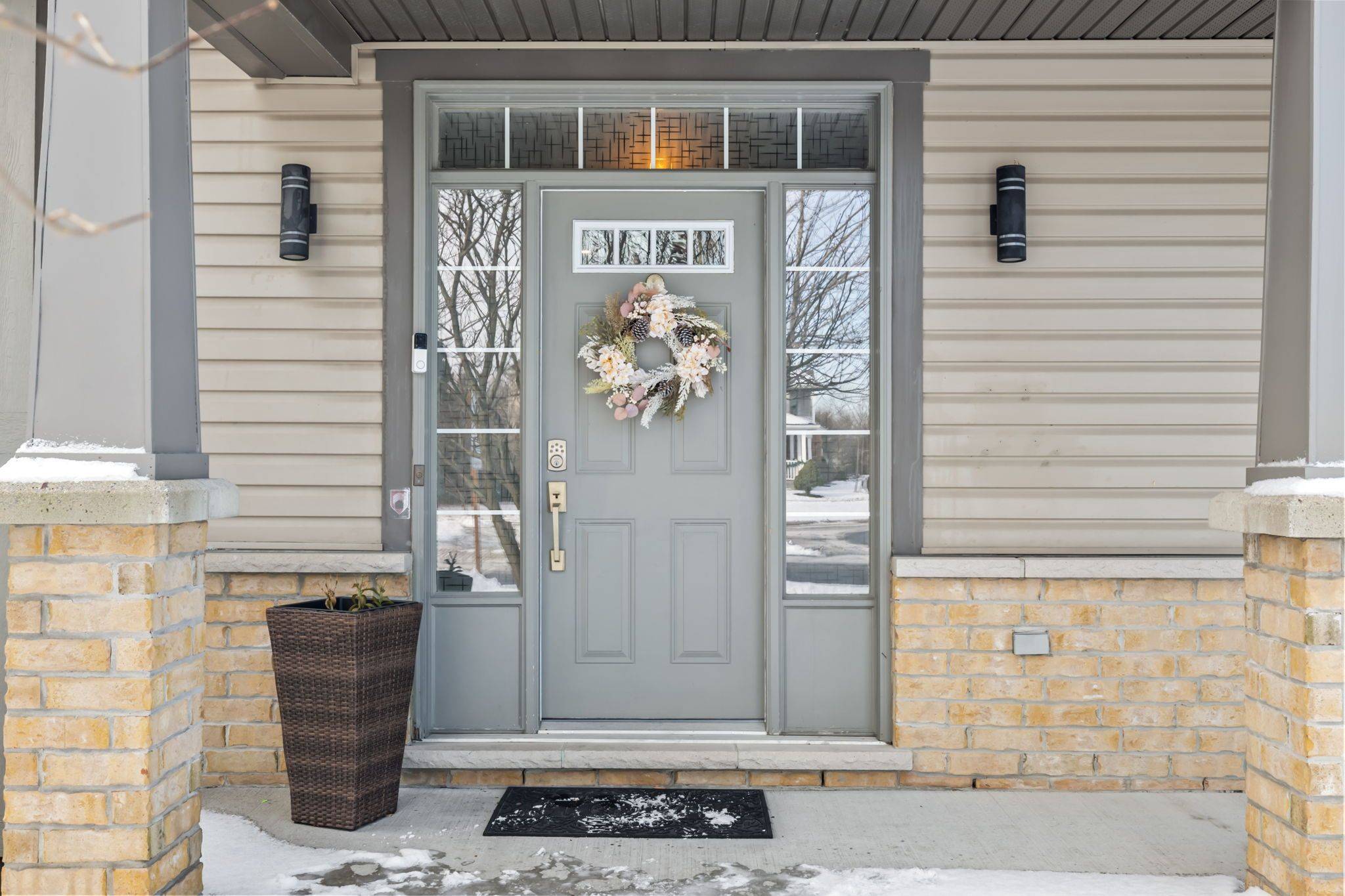 Stittsville - Munster - Richmond, ON K2S 0K3,601 ROSEHILL AVE