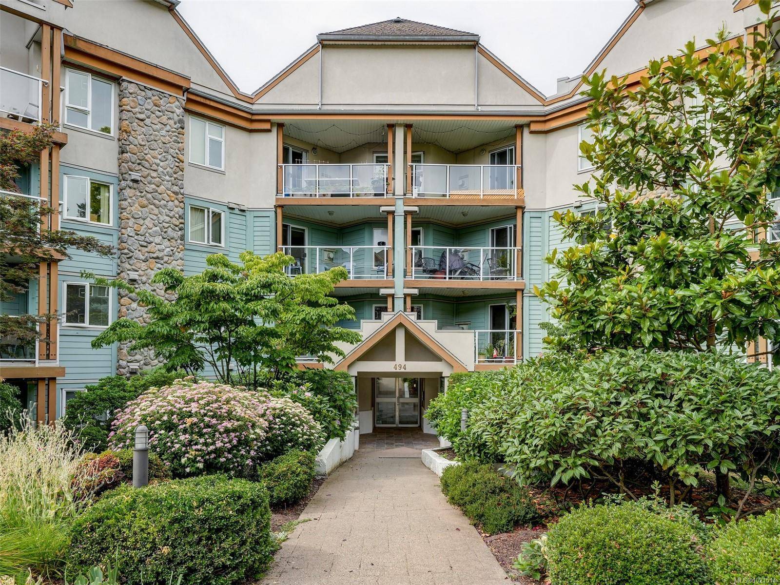 Saanich, BC V8Z 7J1,494 Marsett Pl #104