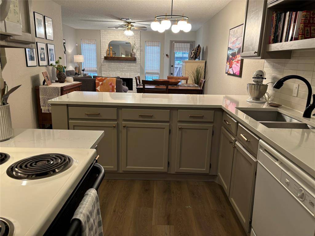 Fort Worth, TX 76133,7429 Kingswood Drive