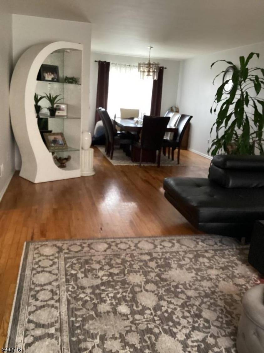 Elmwood Park Boro, NJ 07407,17B Garden Dr