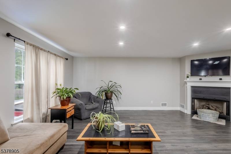 Dunellen Boro, NJ 08812,250 Whittier Ave