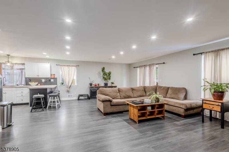 Dunellen Boro, NJ 08812,250 Whittier Ave