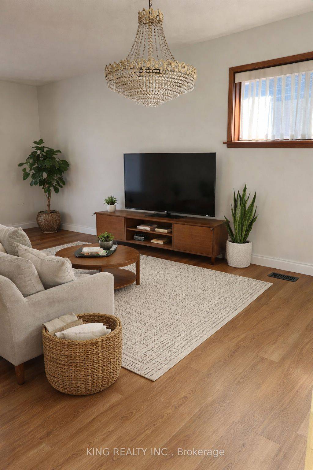 Toronto C13, ON M4A 2C5,215 Sloane AVE