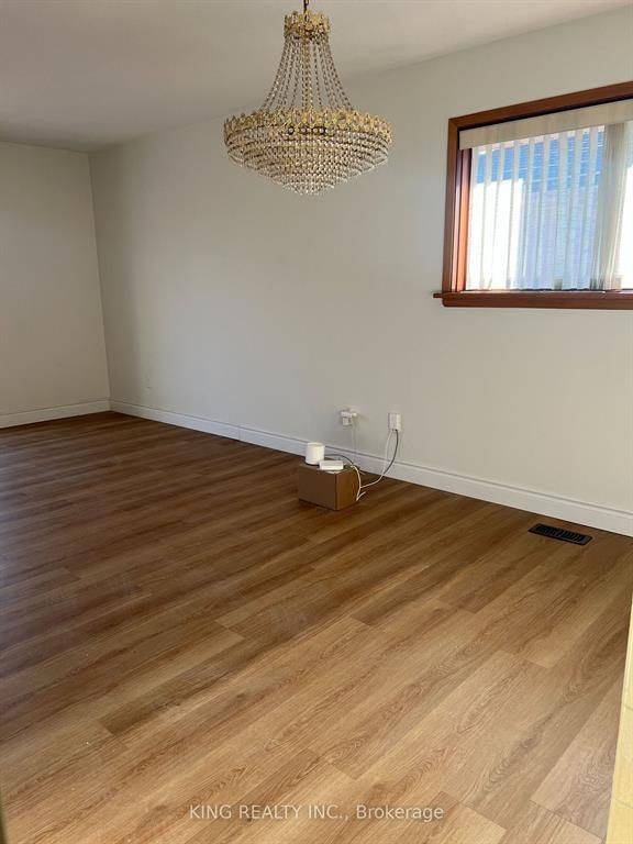 Toronto C13, ON M4A 2C5,215 Sloane AVE