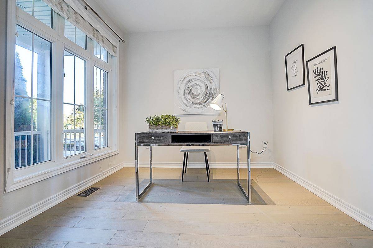 Whitby, ON L1M 2N7,92 Montgomery AVE