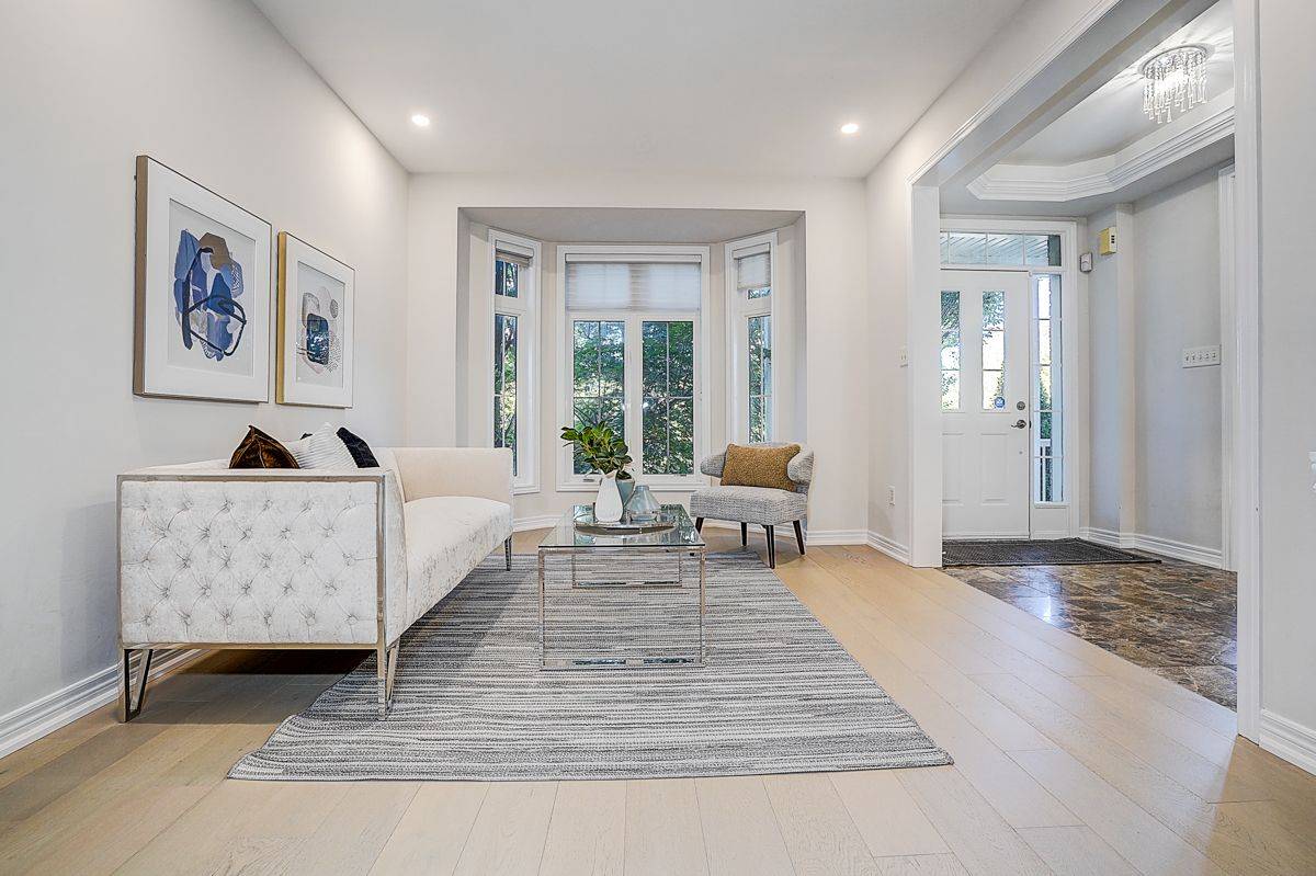 Whitby, ON L1M 2N7,92 Montgomery AVE