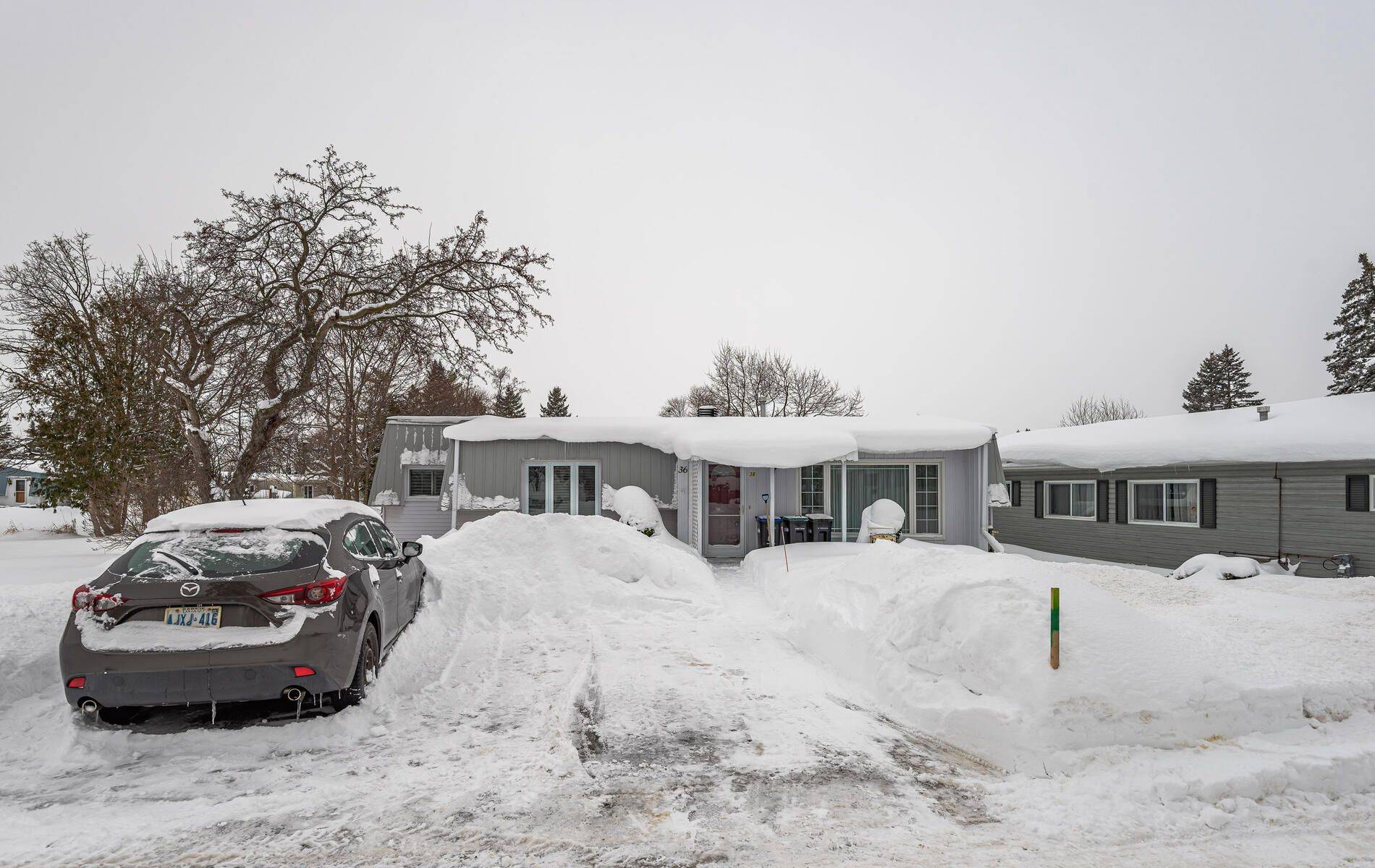 Innisfil, ON L9S 1P1,36 Weeping Willow DR