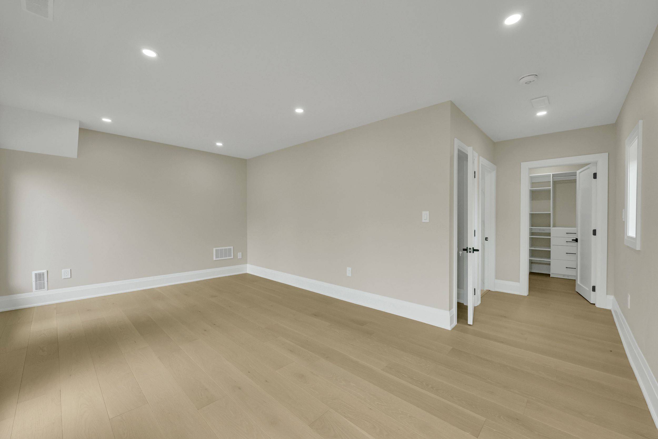 Oakville, ON L6L 2E8,2091 BRIDGE RD