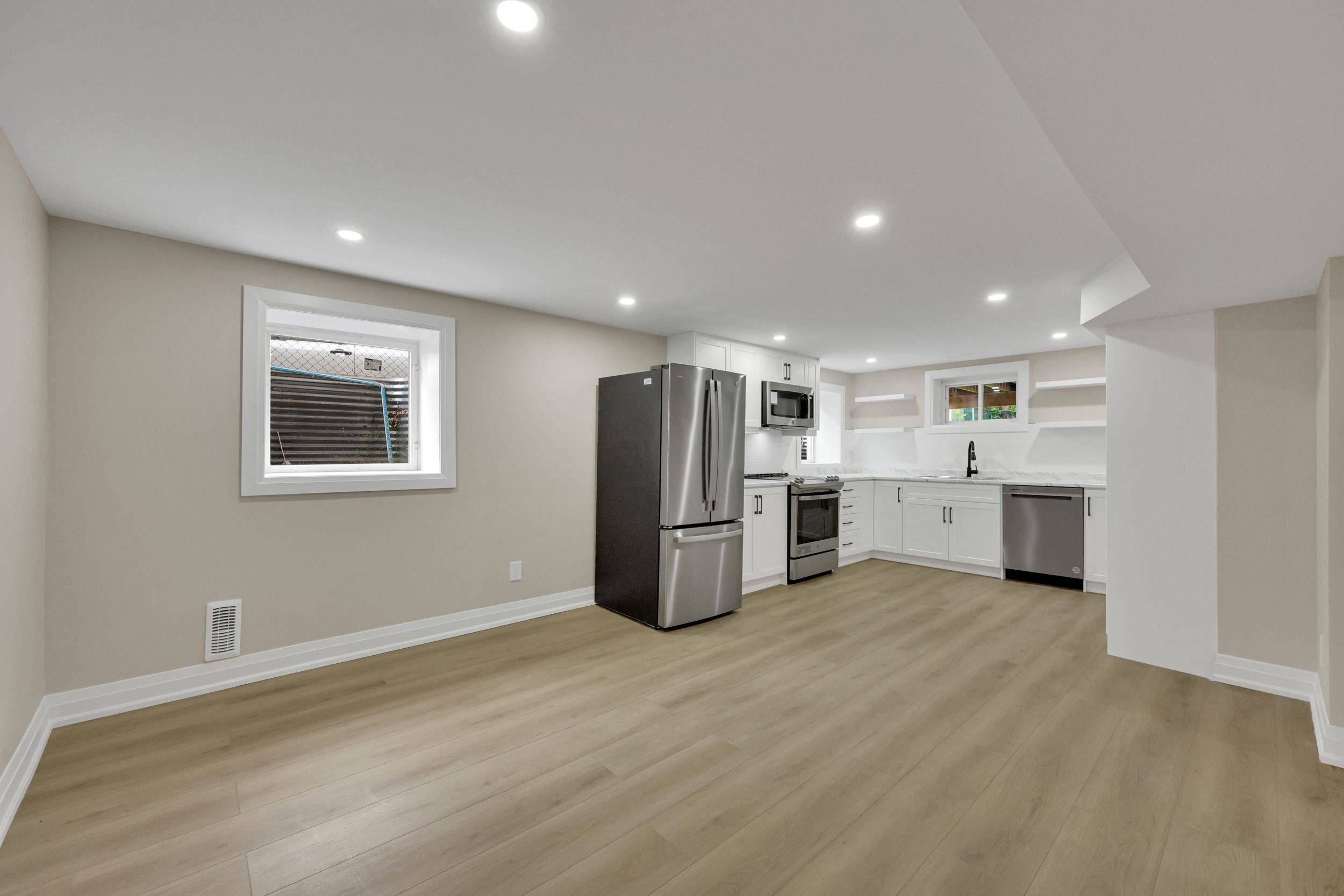 Oakville, ON L6L 2E8,2091 BRIDGE RD