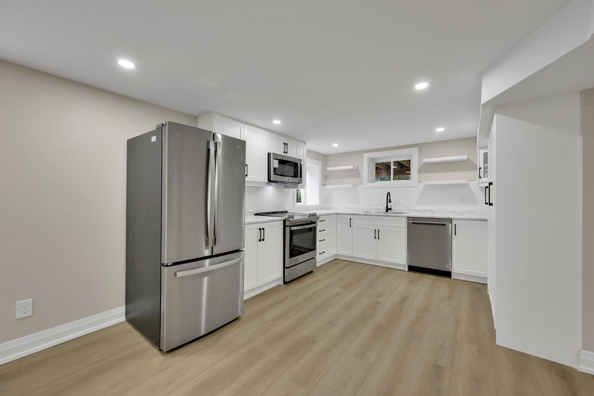 Oakville, ON L6L 2E8,2091 BRIDGE RD